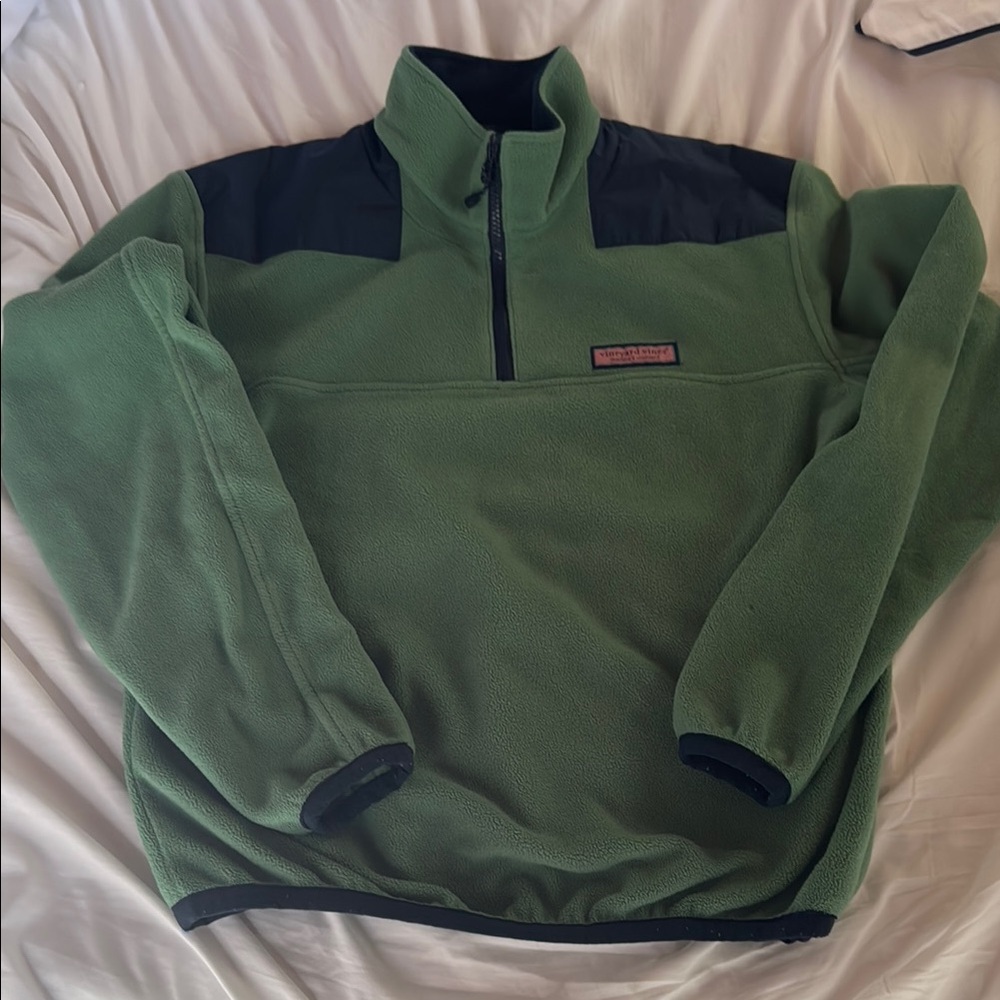 Men’s small vineyard vines fleece pullover